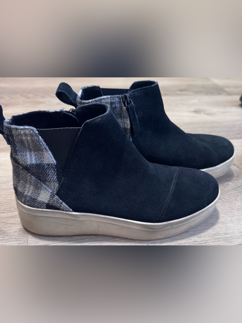 Toms Women’s Black Suede Slip-On Ankle Suede Boots Size 7.5
